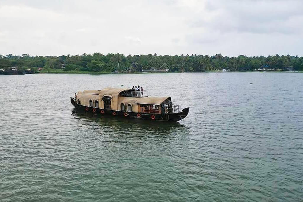 royal kumarakom cruise